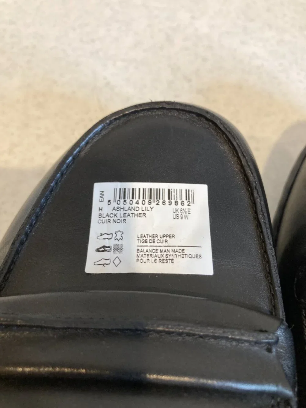 CLARKS WOMEN ASHLAND LILY LEATHER SLIP ON SIZE 9 NWT